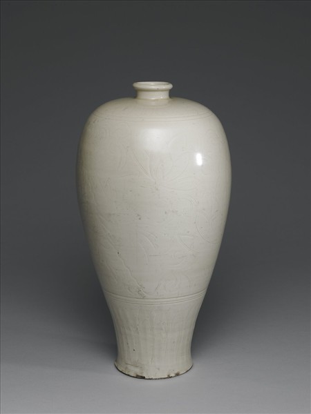 定窯 白瓷劃花蓮紋梅瓶