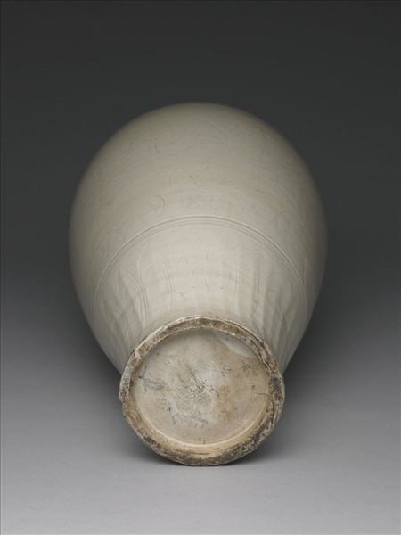 定窯 白瓷劃花蓮紋梅瓶