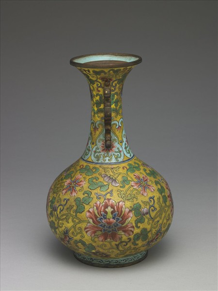 銅胎畫琺瑯黃地番蓮紋長頸瓶
