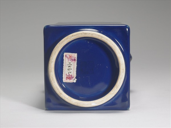 霽青釉獸耳琮式瓶