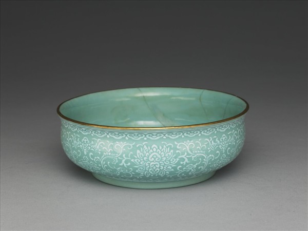 天青釉花卉紋碗