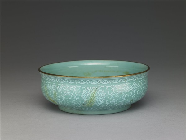 天青釉花卉紋碗