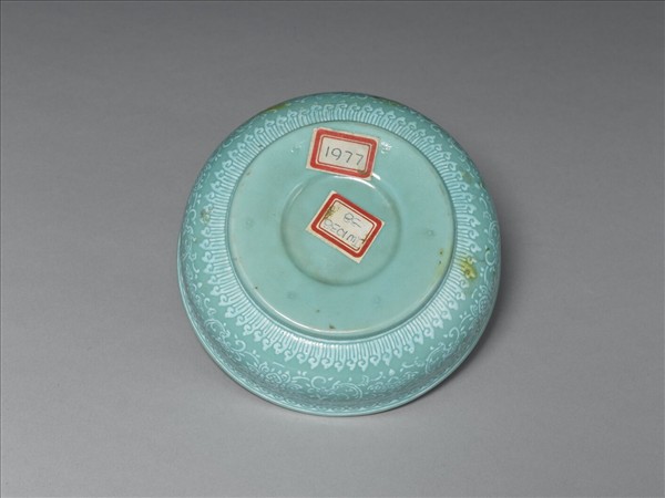 天青釉花卉紋碗