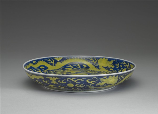 藍釉黃龍紋盤