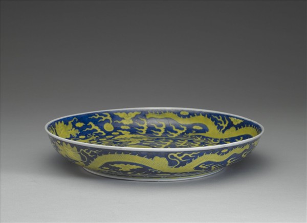 藍釉黃龍紋盤