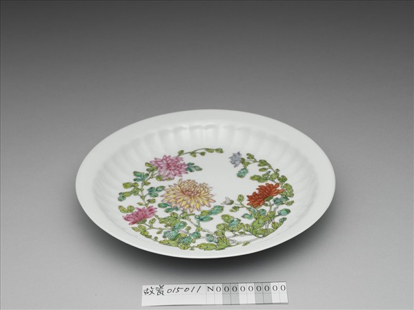 粉彩菊花盤
