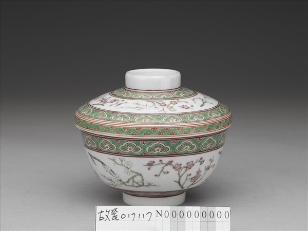 粉彩梅花紋蓋碗