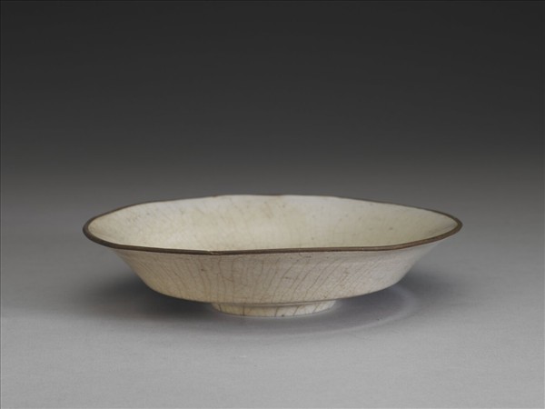 吉州窯 白瓷折枝花卉紋盤