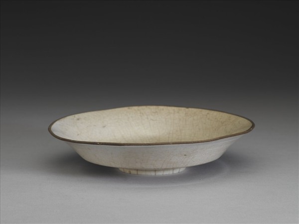 吉州窯 白瓷折枝花卉紋盤