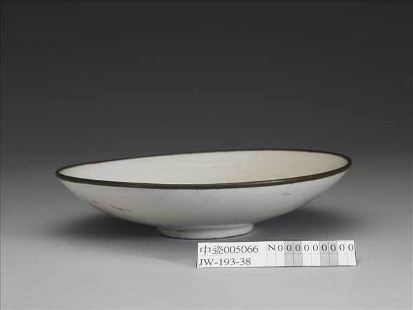 吉州窯 白瓷折枝花卉紋盤