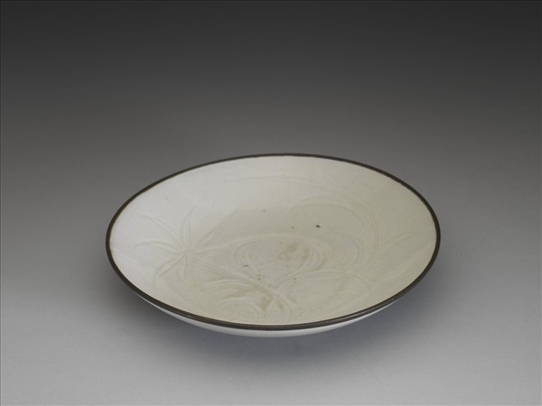 吉州窯 白瓷折枝花卉紋盤