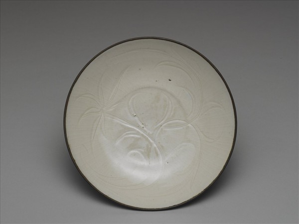 吉州窯 白瓷折枝花卉紋盤