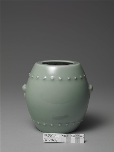 青瓷獸耳暗環鼓式罐