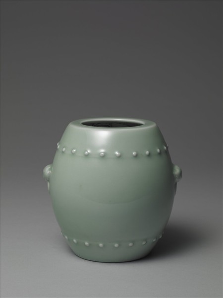 青瓷獸耳暗環鼓式罐