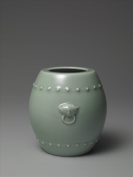 青瓷獸耳暗環鼓式罐