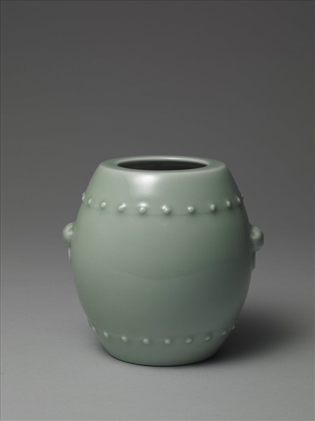 青瓷獸耳暗環鼓式罐
