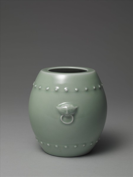 青瓷獸耳暗環鼓式罐