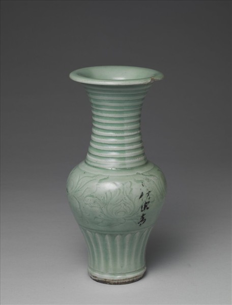 龍泉窯 青瓷弦紋瓶