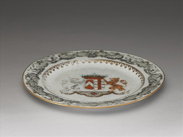 粉彩描金雙獅紋盤