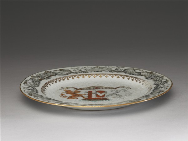 粉彩描金雙獅紋盤