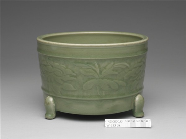 龍泉窯 青瓷劃花花卉紋盆