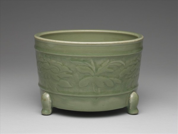 龍泉窯 青瓷劃花花卉紋盆