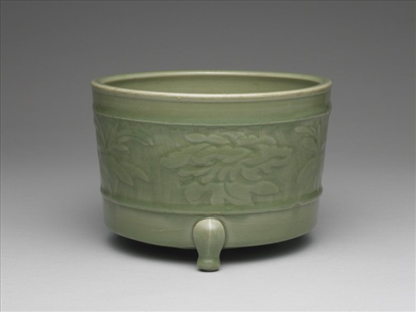 龍泉窯 青瓷劃花花卉紋盆