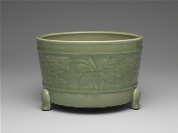 龍泉窯 青瓷劃花花卉紋盆