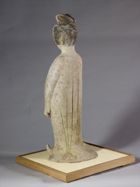  灰陶加彩仕女俑 