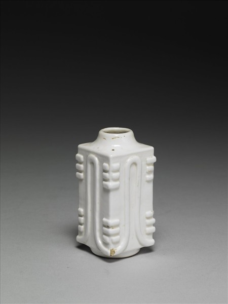 白瓷八卦蓍草紋瓶