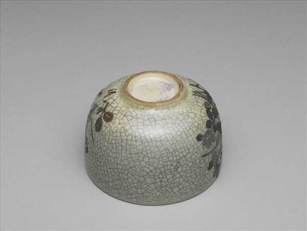 青瓷銀彩花卉紋杯