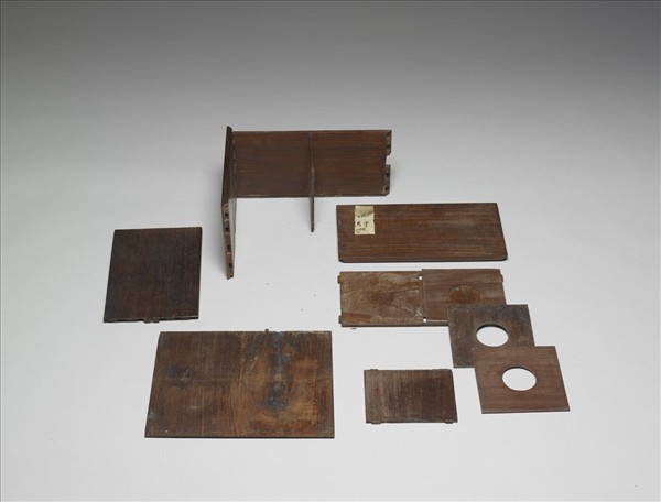 青瓷銀彩花卉紋杯