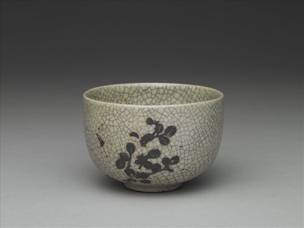 青瓷銀彩花卉紋杯