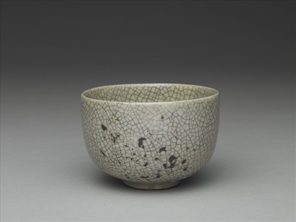 青瓷銀彩花卉紋杯