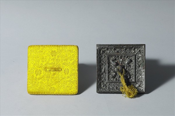 鳥獸葡萄紋方鏡