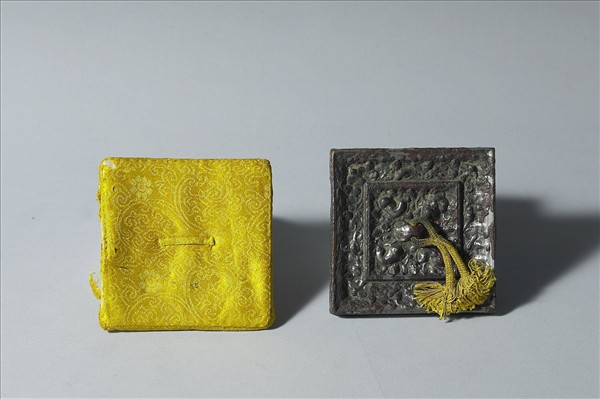 鳥獸葡萄紋方鏡