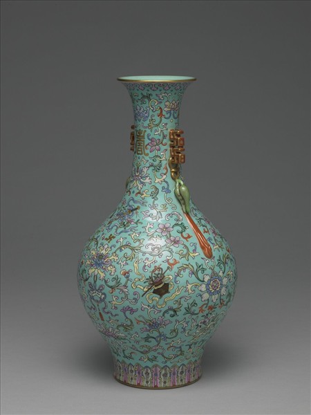 粉彩湖綠地番蓮紋雙耳瓶