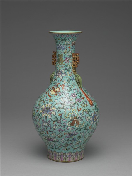 粉彩湖綠地番蓮紋雙耳瓶