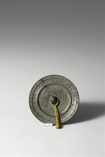 「桂臺」團花紋鏡