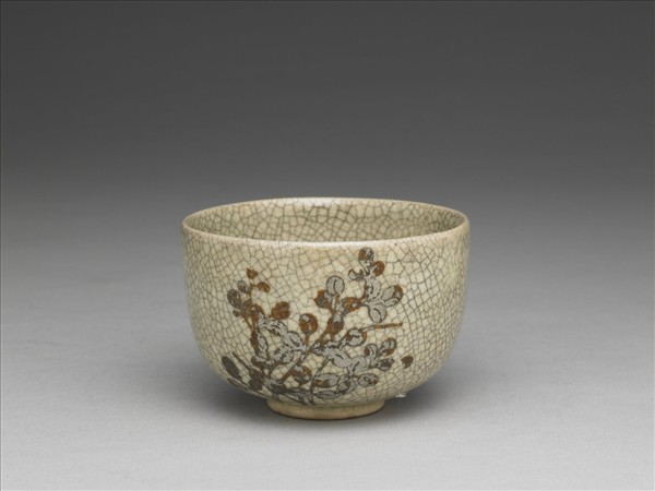 青瓷銀彩花卉紋杯