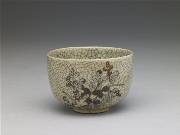 青瓷銀彩花卉紋杯