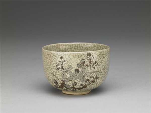 青瓷銀彩花卉紋杯