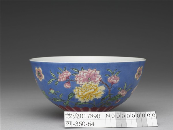 琺瑯彩藍地四季花卉碗