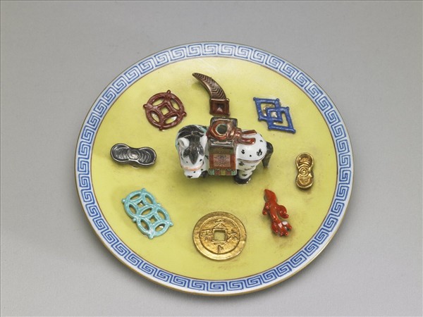 黃地粉彩馬形香插