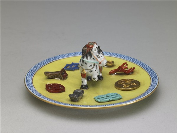 黃地粉彩馬形香插