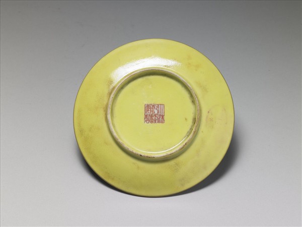 黃地粉彩馬形香插