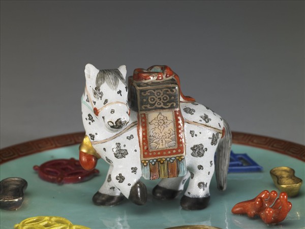 綠地粉彩寶馬香插