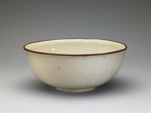 定窯 白瓷劃花蓮荷紋碗 「穎川記」款