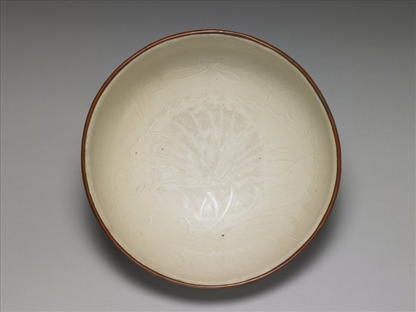定窯 白瓷劃花蓮荷紋碗 「穎川記」款