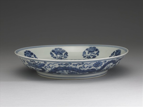 青花團花龍紋盤